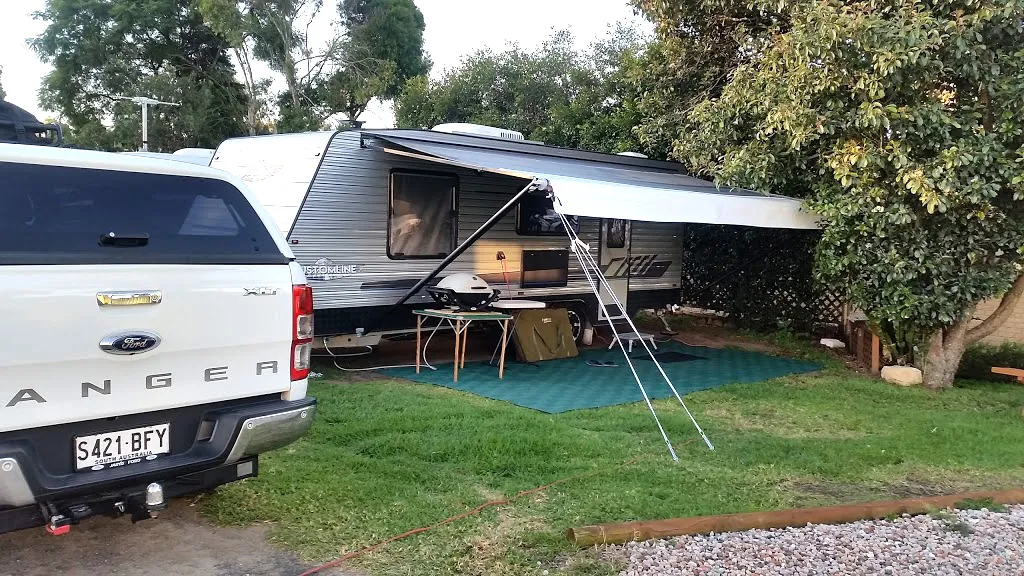 Avon-Caravan-Villiage1
