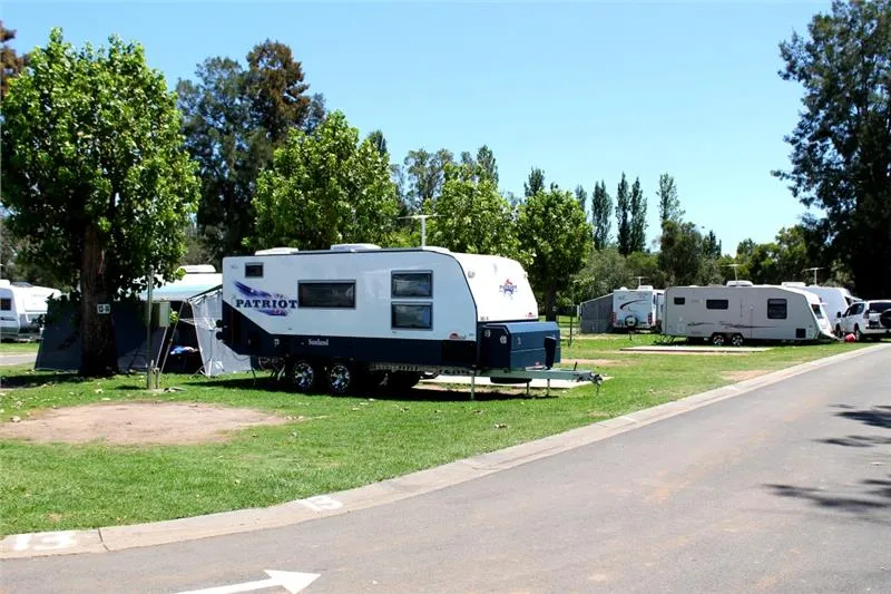 Poplar-Tourist-Caravan-Park1