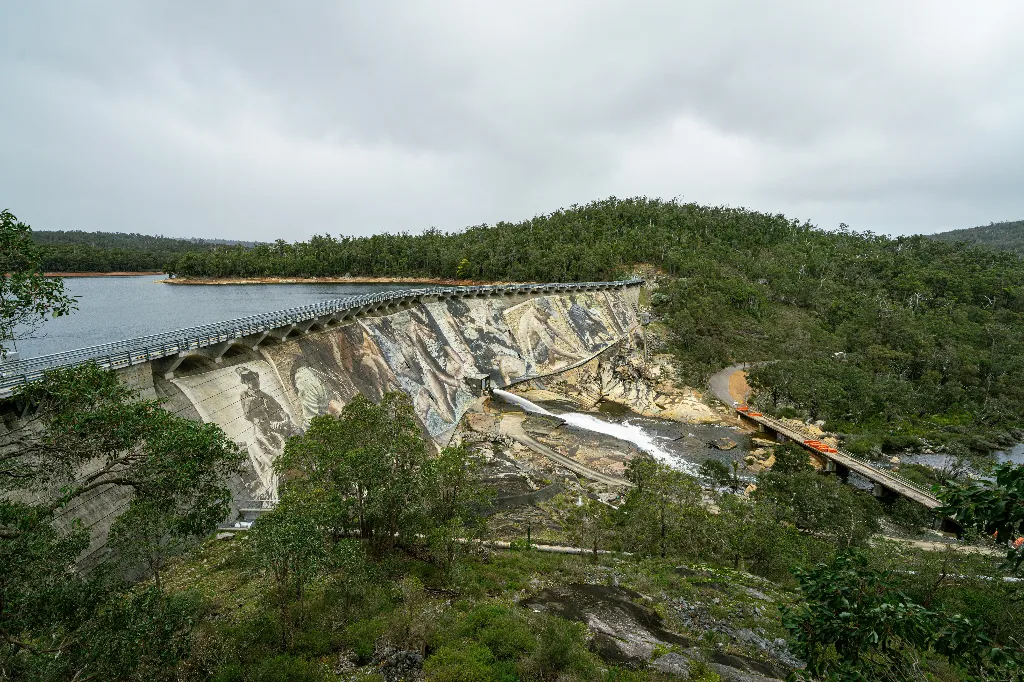 the Murals on Wellington Dam at Collie River Valley